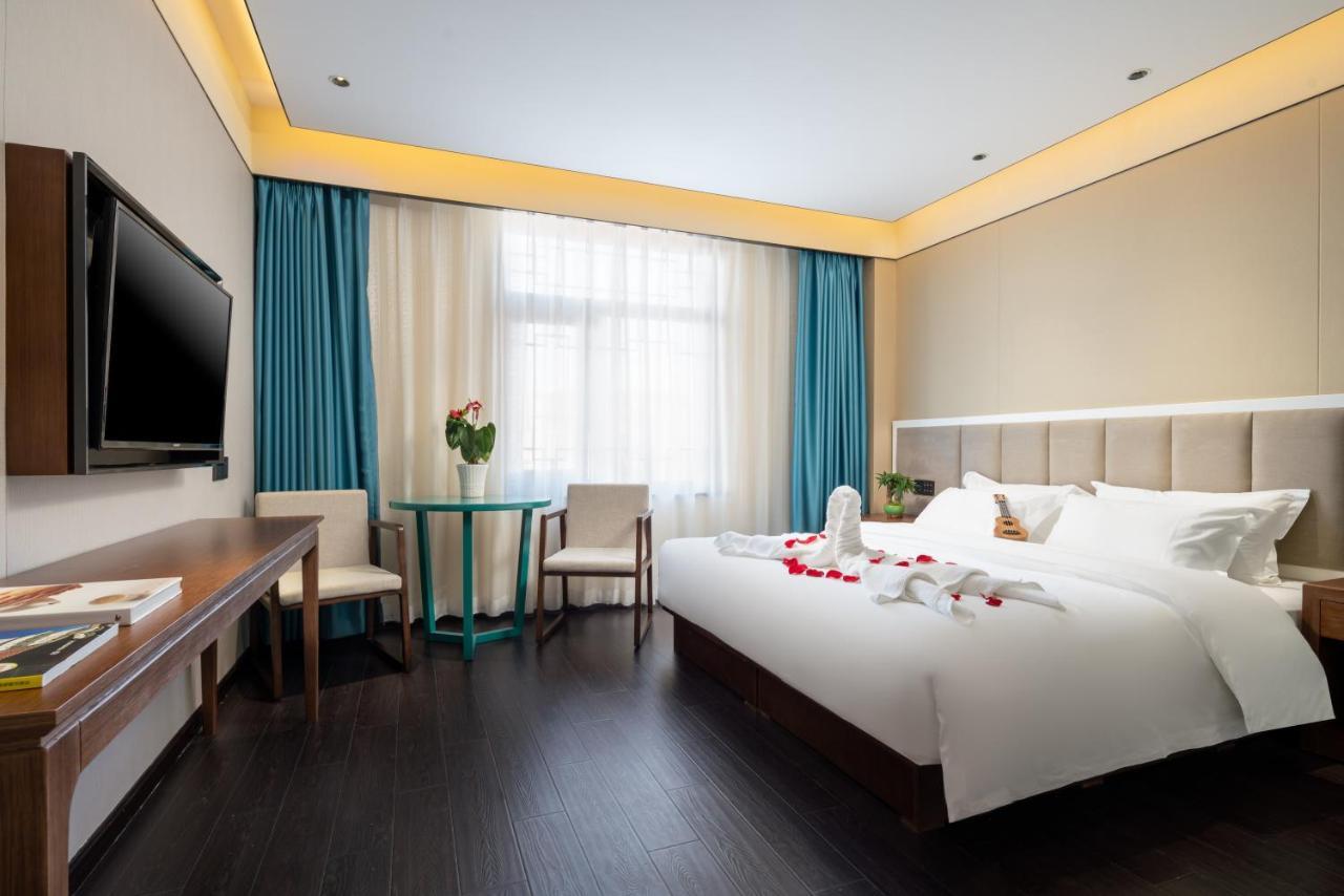 Hotel Tangfu - Located In The Center Adjacent To The Subway Station Close To Nanluoguxiang Gulou Temple Tiananmen Square Forbidden Temple Of Heaven Providing Laundry Car And Ticketing Services