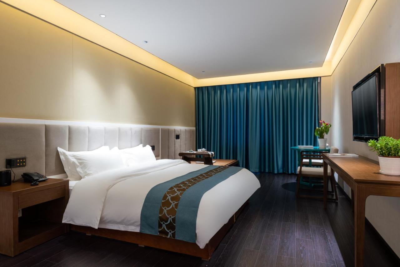 Tangfu - Located In The Center Adjacent To The Subway Station Close To Nanluoguxiang Gulou Temple Tiananmen Square Forbidden Temple Of Heaven Providing Laundry Car And Ticketing Services Hotel
