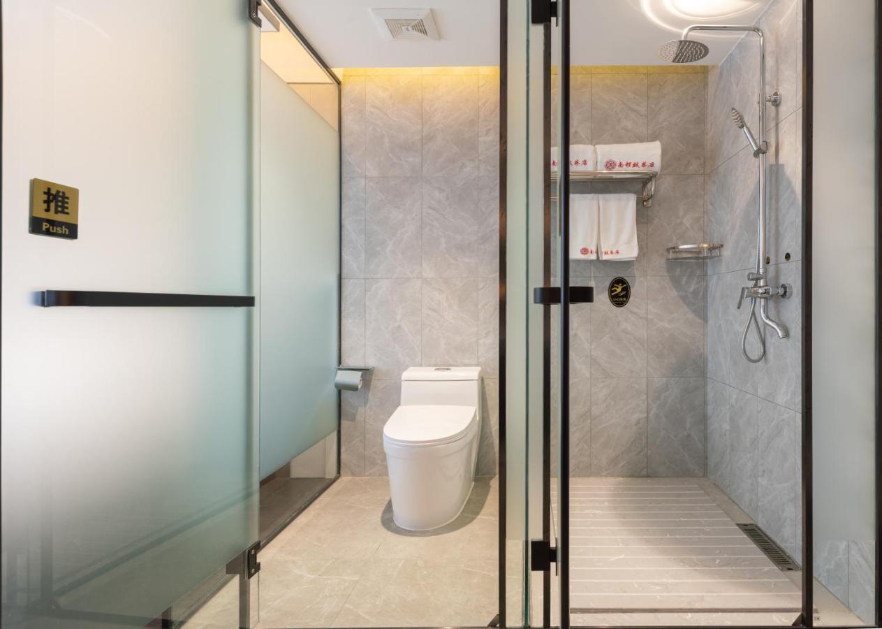 Tangfu - Located In The Center Adjacent To The Subway Station Close To Nanluoguxiang Gulou Temple Tiananmen Square Forbidden Temple Of Heaven Providing Laundry Car And Ticketing Services Peking