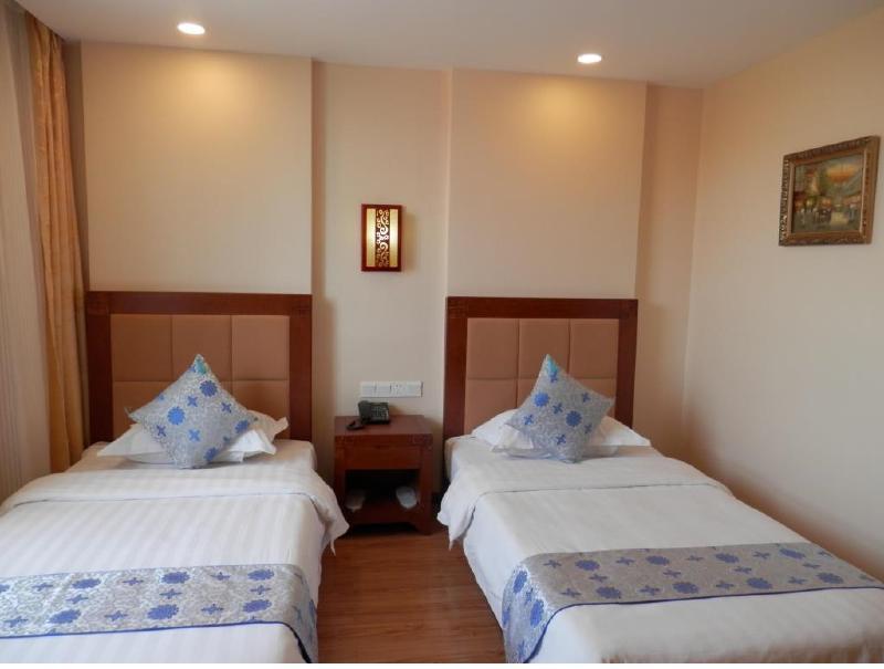 Tangfu - Located In The Center Adjacent To The Subway Station Close To Nanluoguxiang Gulou Temple Tiananmen Square Forbidden Temple Of Heaven Providing Laundry Car And Ticketing Services Hotel Peking