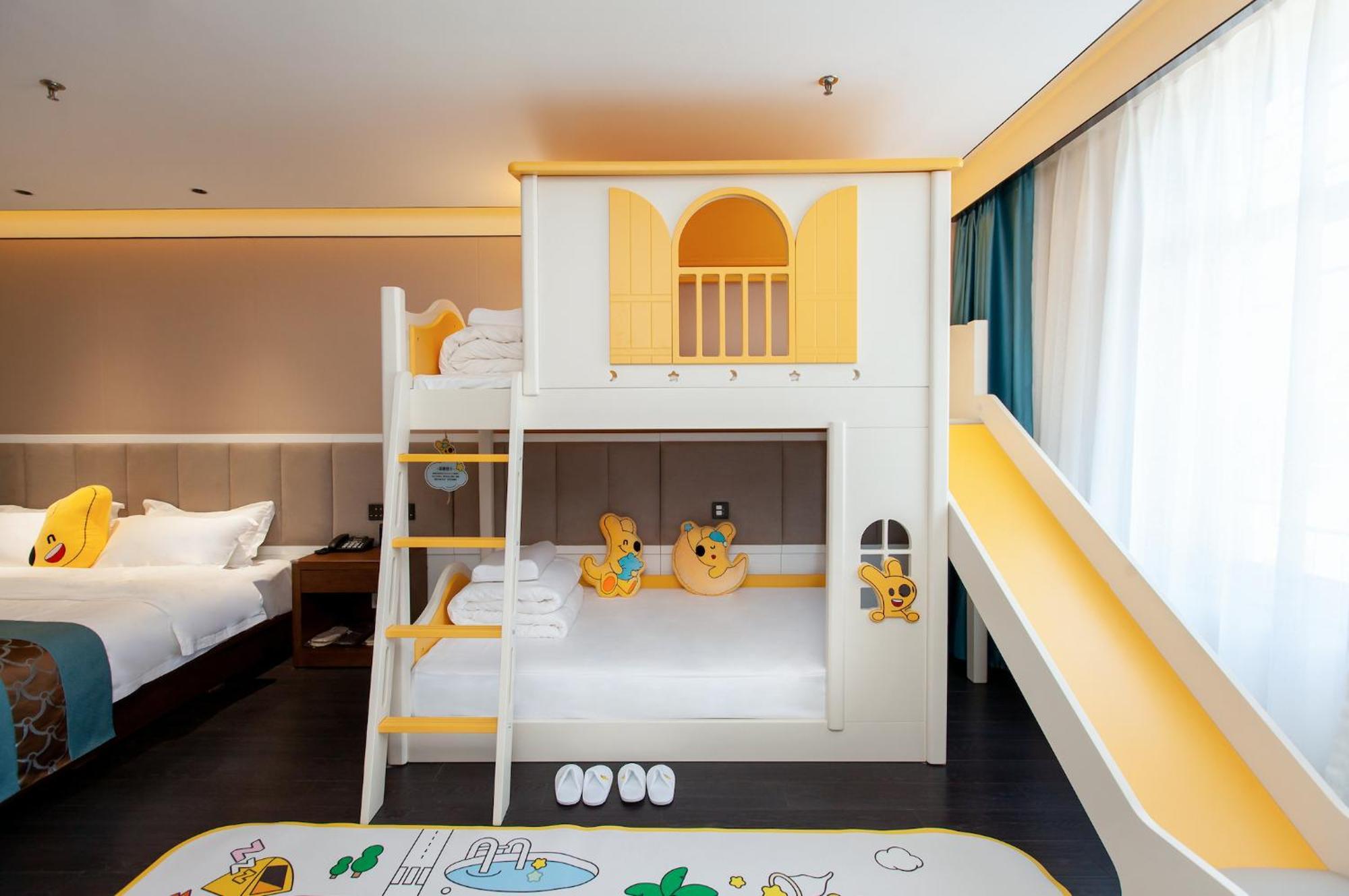 Tangfu - Located In The Center Adjacent To The Subway Station Close To Nanluoguxiang Gulou Temple Tiananmen Square Forbidden Temple Of Heaven Providing Laundry Car And Ticketing Services Hotel 3*