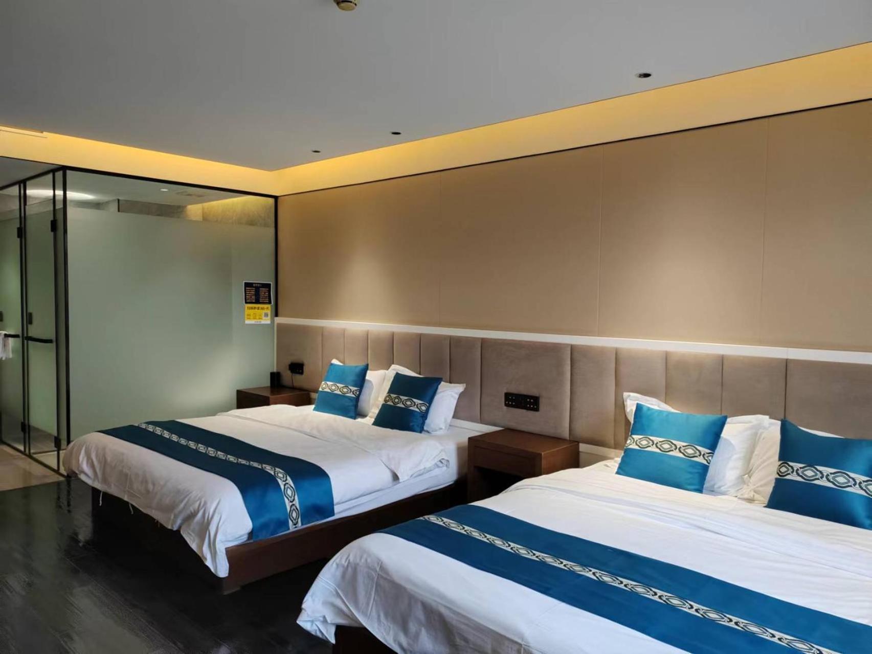 Tangfu - Located In The Center Adjacent To The Subway Station Close To Nanluoguxiang Gulou Temple Tiananmen Square Forbidden Temple Of Heaven Providing Laundry Car And Ticketing Services Hotel Peking