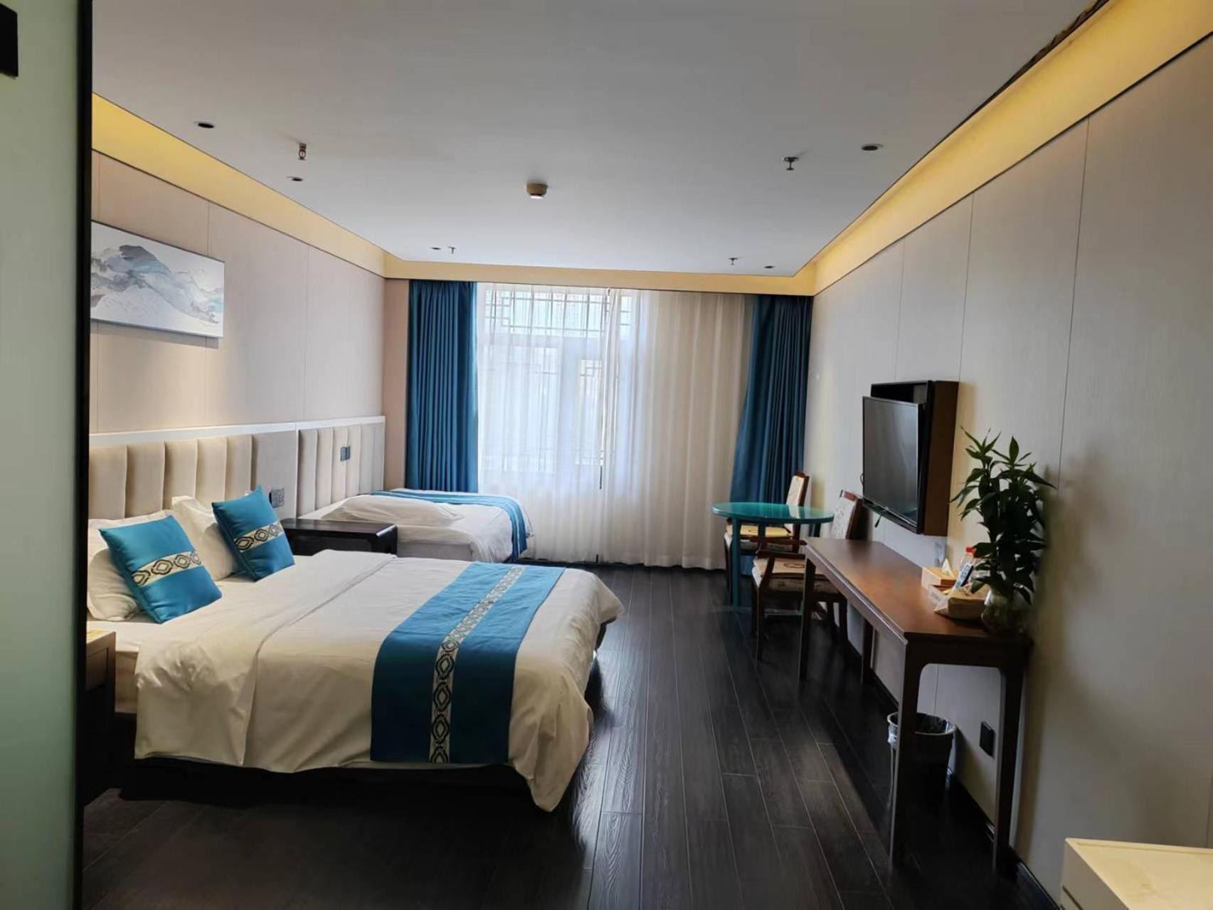 Tangfu - Located In The Center Adjacent To The Subway Station Close To Nanluoguxiang Gulou Temple Tiananmen Square Forbidden Temple Of Heaven Providing Laundry Car And Ticketing Services