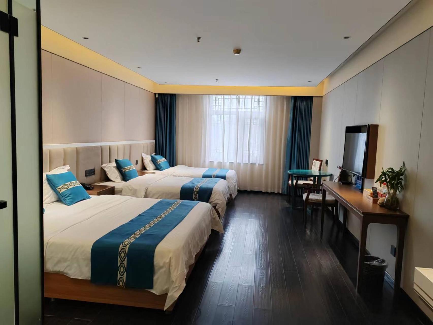 Tangfu - Located In The Center Adjacent To The Subway Station Close To Nanluoguxiang Gulou Temple Tiananmen Square Forbidden Temple Of Heaven Providing Laundry Car And Ticketing Services 3* Peking