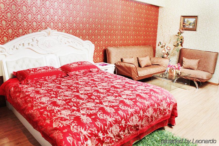 Hotel Tangfu - Located In The Center Adjacent To The Subway Station Close To Nanluoguxiang Gulou Temple Tiananmen Square Forbidden Temple Of Heaven Providing Laundry Car And Ticketing Services